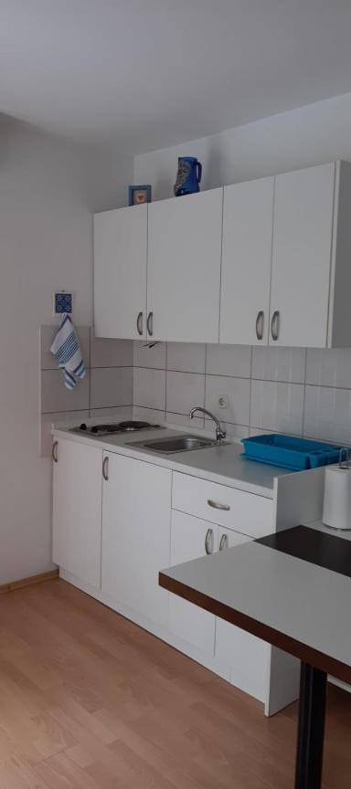 Peace And Quiet Apartment In Brela, Croatia Buitenkant foto
