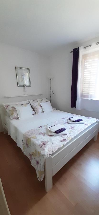 Peace And Quiet Apartment In Brela, Croatia Buitenkant foto