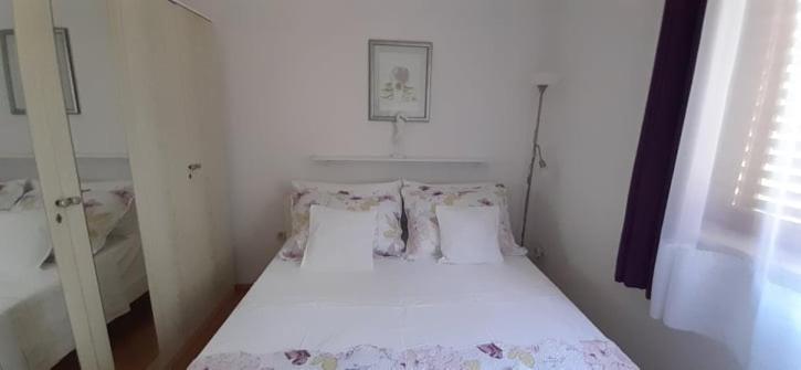 Peace And Quiet Apartment In Brela, Croatia Buitenkant foto